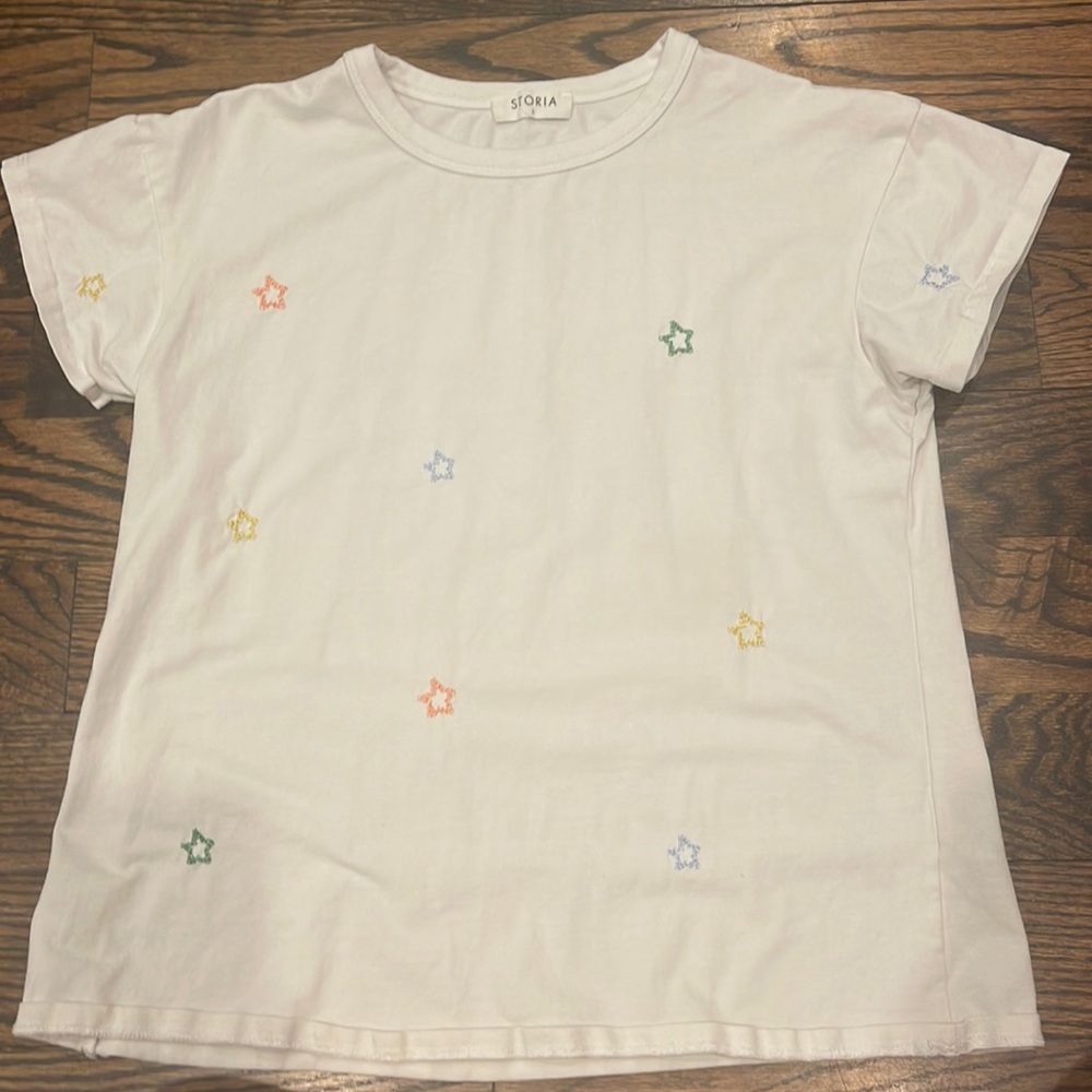 Short sleeve shirt with small star embroidery